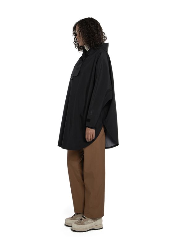 BLÆST Bergen Poncho Svart 