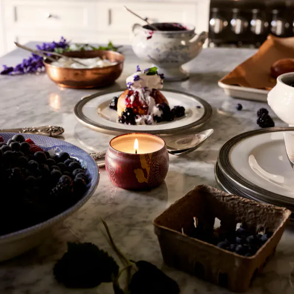 Hovedbilde Voluspa Duftlys Foraged Wildberry Mini Tin 25T