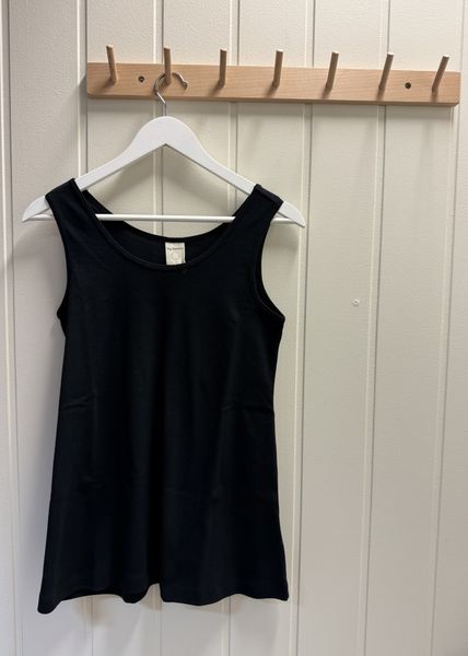 Hovedbilde by basics Singlet A-Line Svart  
